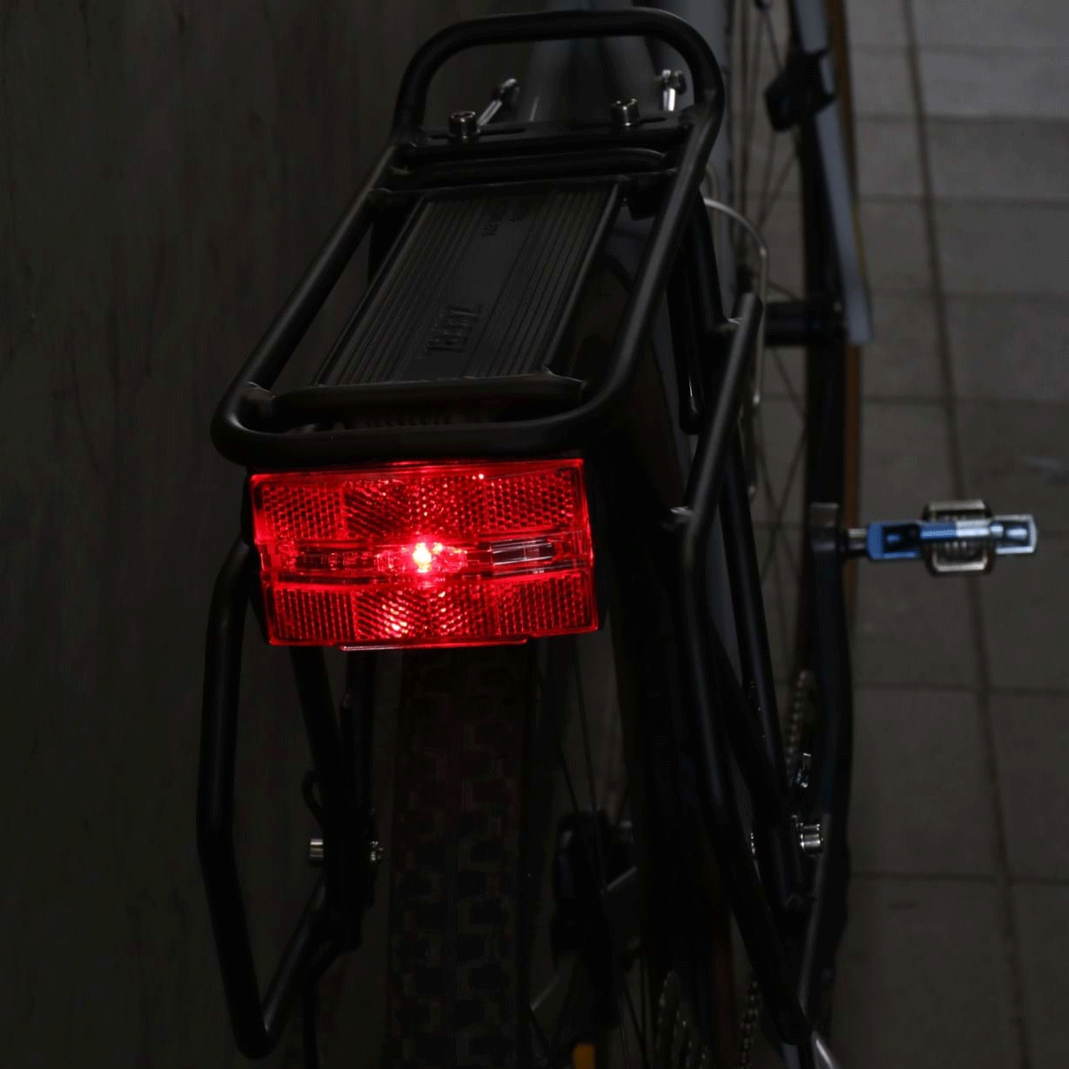 bicycle rear rack light